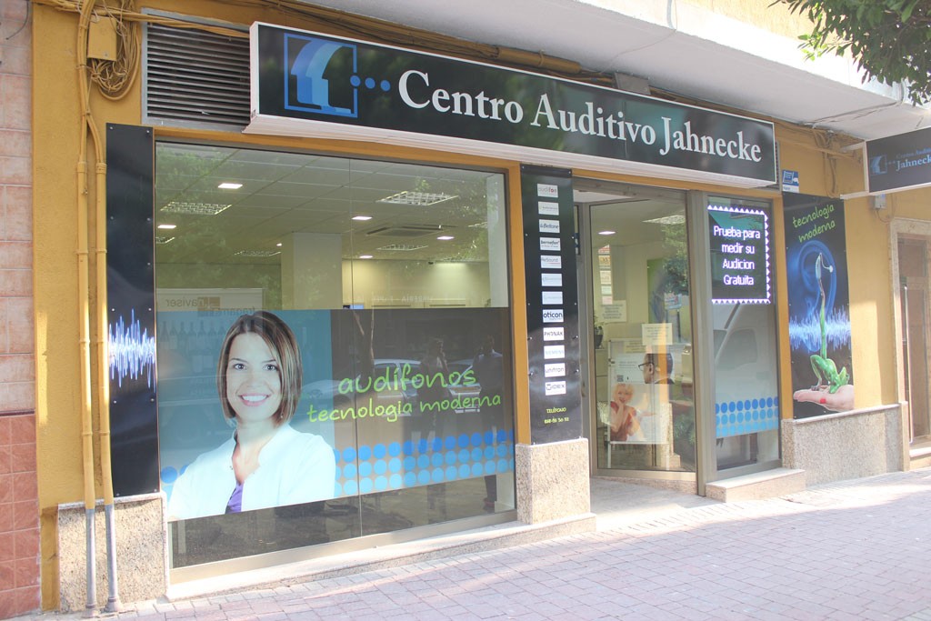 Centro-auditivo-janheke-muebles-de-oficina